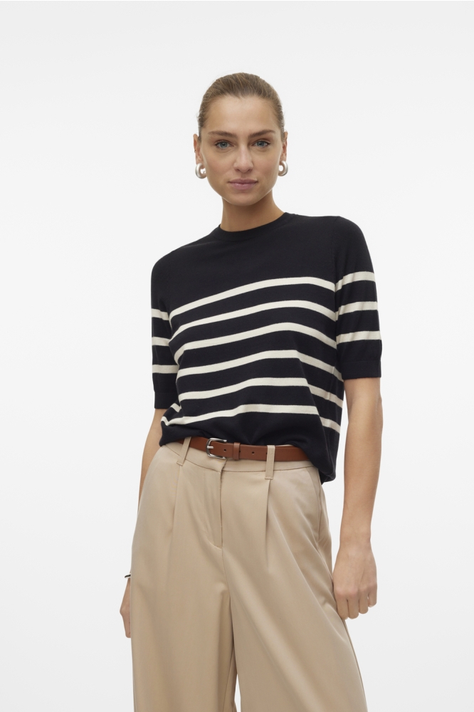 Vero Moda zwarte dames trui | Model vooraanzicht