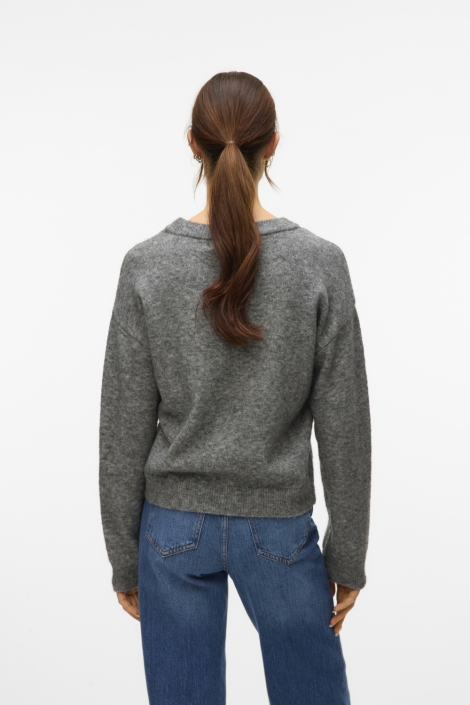 Vero Moda grijze dames trui | Model achteraanzicht