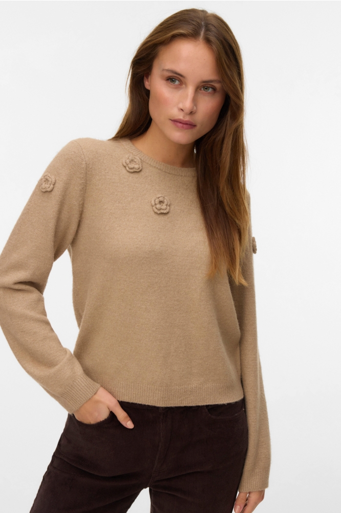 Vero Moda camel dames trui | Model vooraanzicht