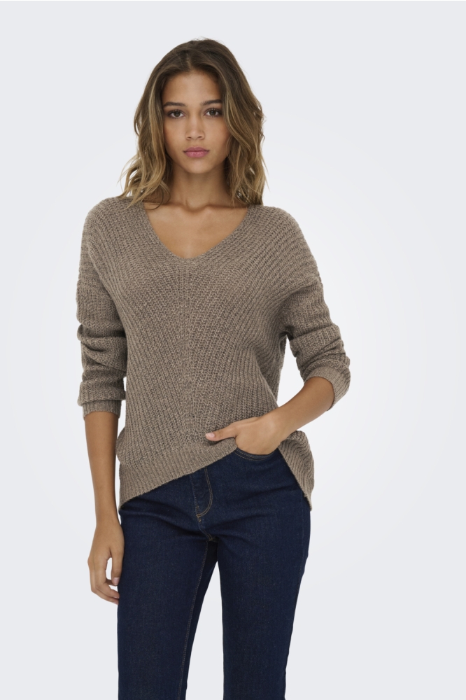 Jacqueline de Yong bruine dames trui | Model vooraanzicht