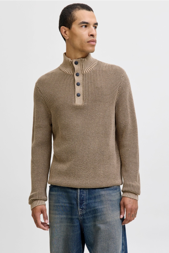 Jack & Jones heren trui | Model vooraanzicht