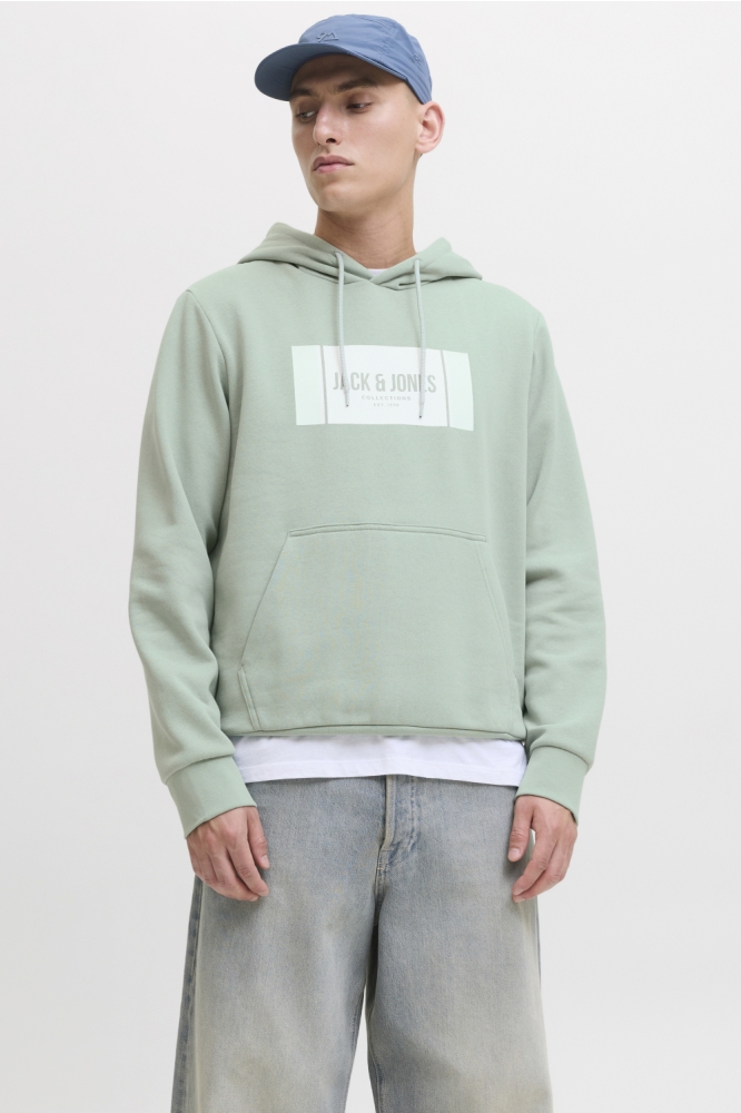 Jack & Jones groene heren sweater | Model vooraanzicht