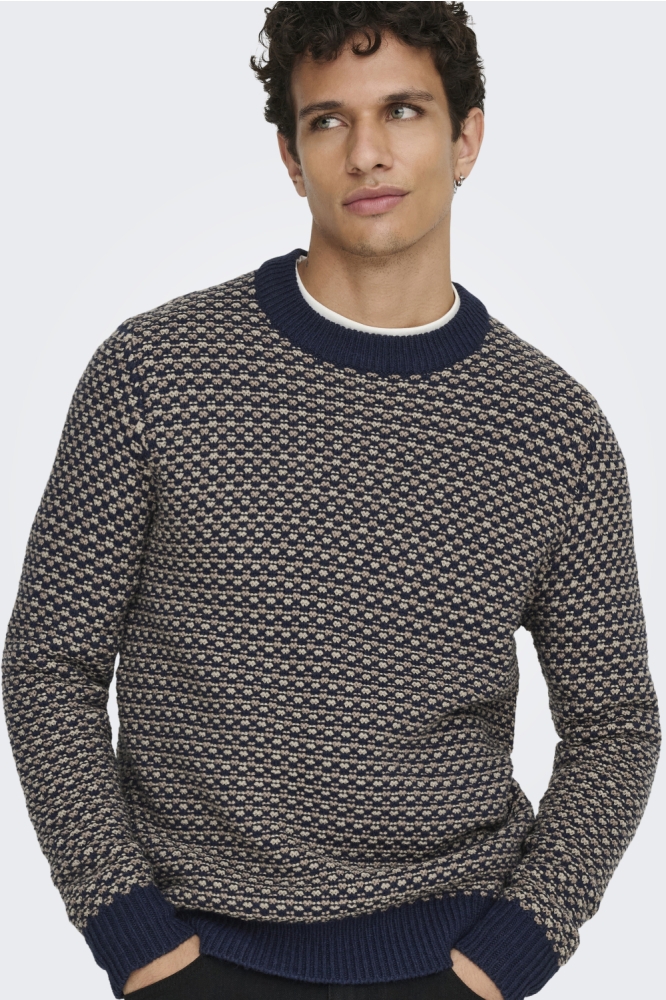 Only & Sons blauwe heren trui | Model vooraanzicht