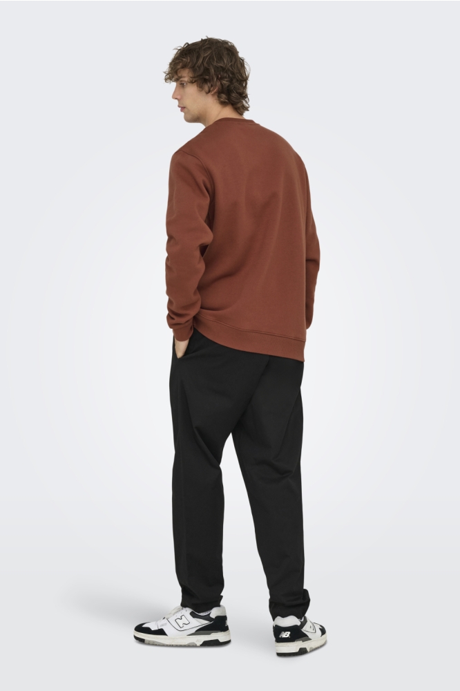 Only & Sons cognac heren sweater | Model