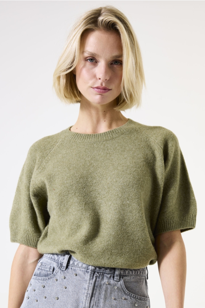 Garcia groene dames trui | Model vooraanzicht