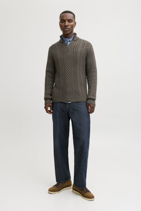 Jack & Jones groene heren trui | Model vooraanzicht