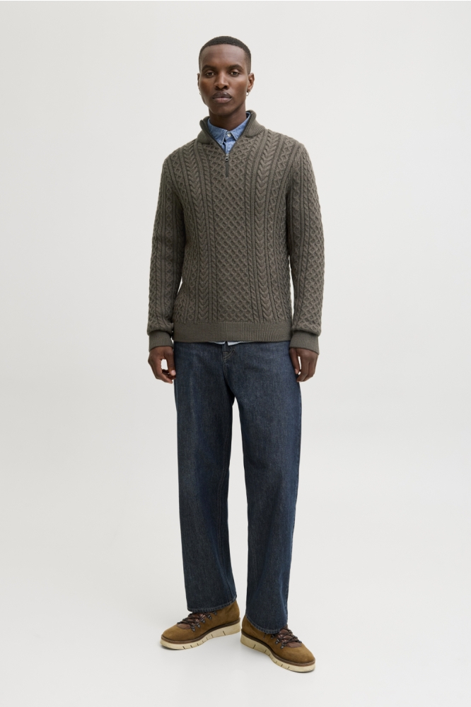 Jack & Jones groene heren trui | Model vooraanzicht