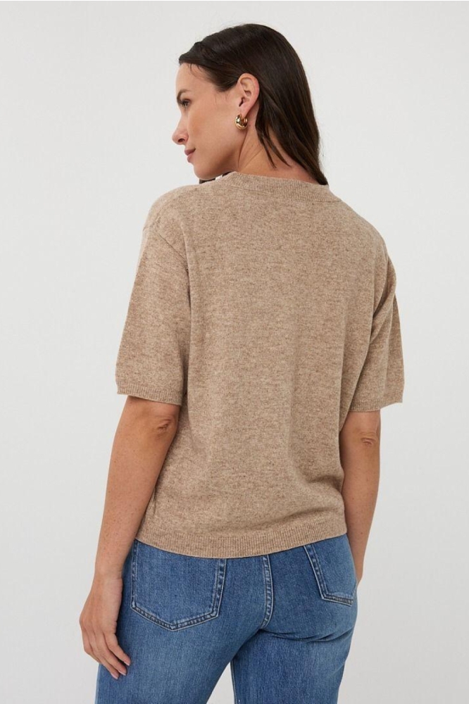 EsQualo taupe dames trui | Model achteraanzicht