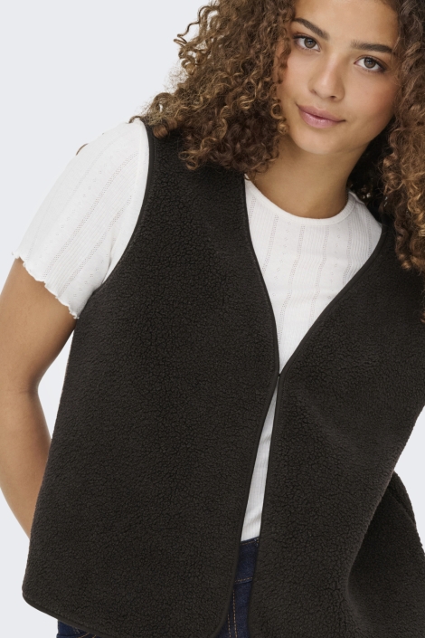 Only bruine dames gilet | Model vooraanzicht