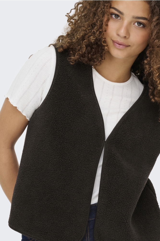 Only bruine dames gilet | Model vooraanzicht
