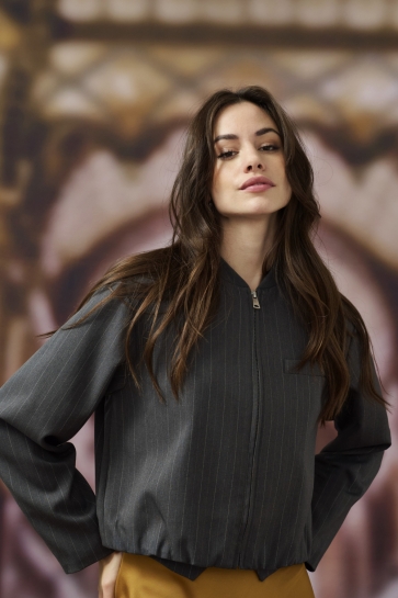 Only ONLAGGIE LIFE L/S PINSTRIPE BOMBER 15353558 Dark Grey Melan/WHITE PINS