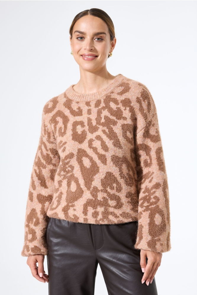 Garcia bruine dames trui | Model vooraanzicht