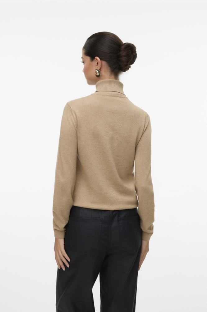 Vero Moda zand dames trui | Model achteraanzicht