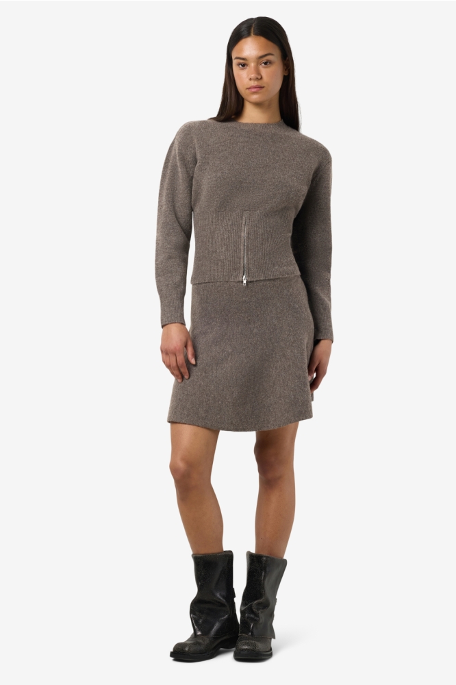 Noisy may bruine dames trui | Model