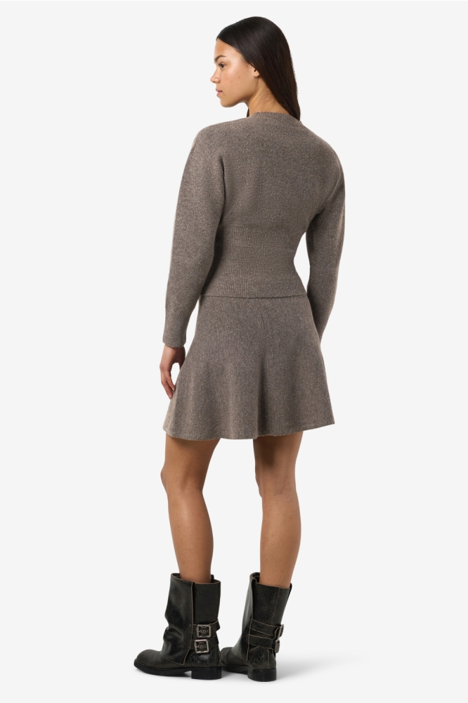 Noisy may bruine dames trui | Model