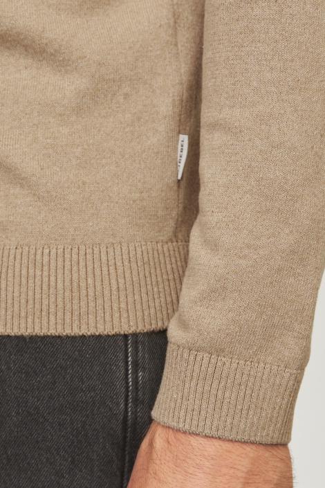 JJ Rebel beige heren trui | Close up