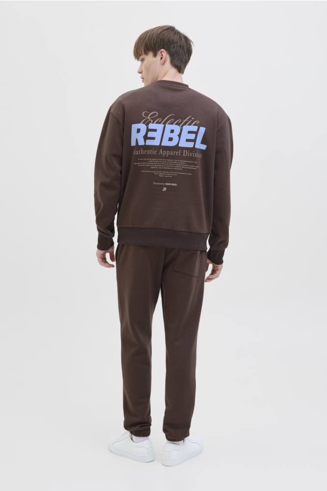 JJ Rebel bruine heren sweater | Model