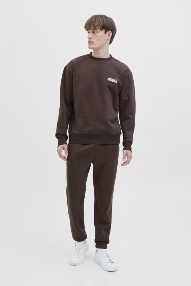 JJ Rebel bruine heren sweater | Model
