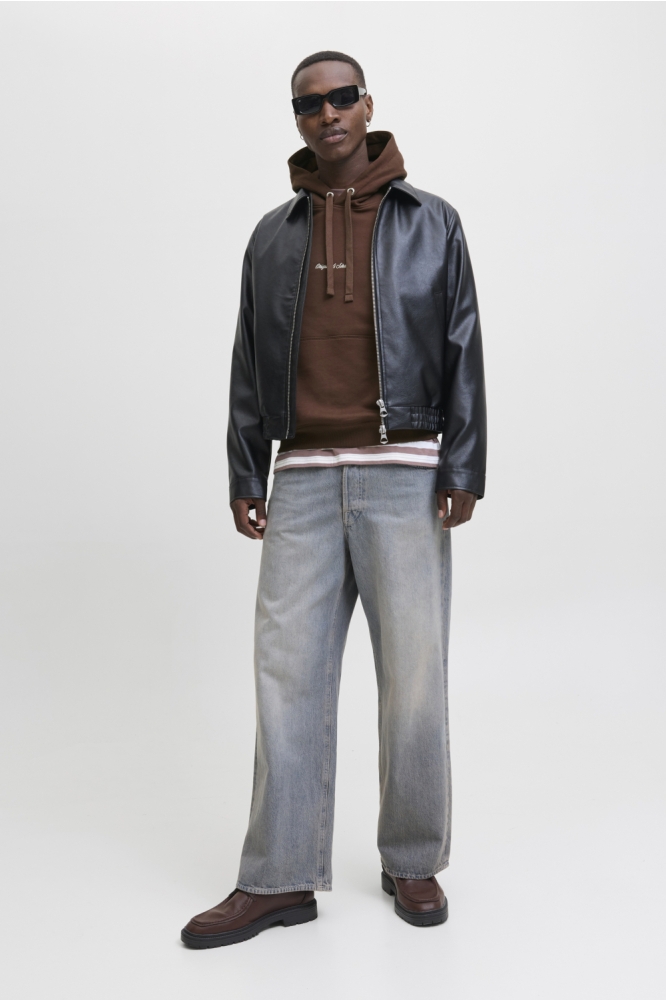 Jack & Jones bruine heren sweater | Model vooraanzicht