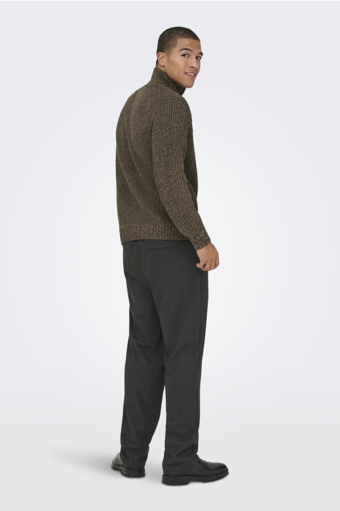 Only & Sons bruine heren trui | Model