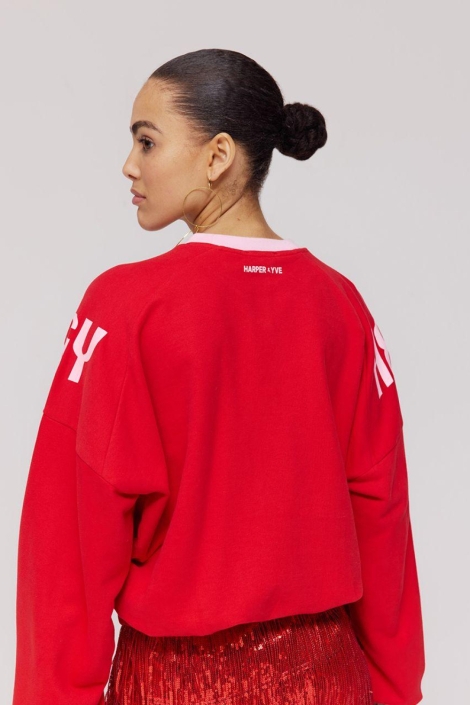 Harper & Yve rode dames sweater | Model achteraanzicht