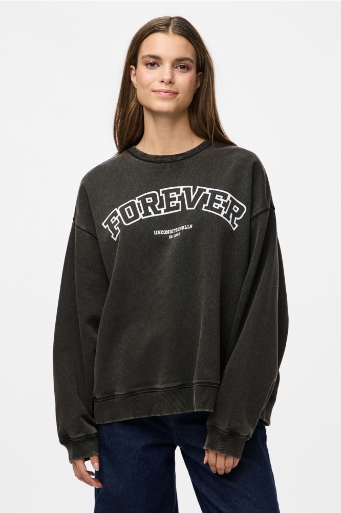 Pieces zwarte dames sweater | Model vooraanzicht