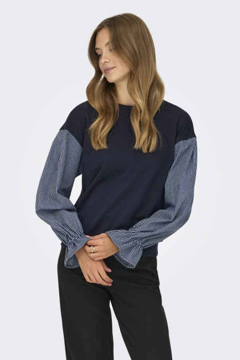 Only blauwe dames sweater | Model vooraanzicht