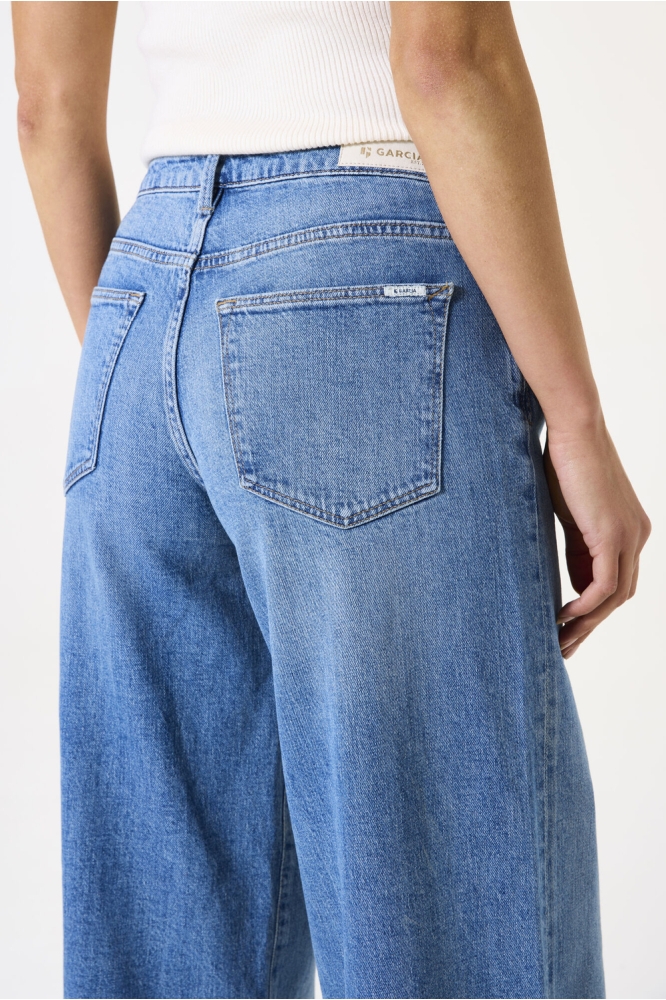 Garcia blauwe dames jeans | Close up