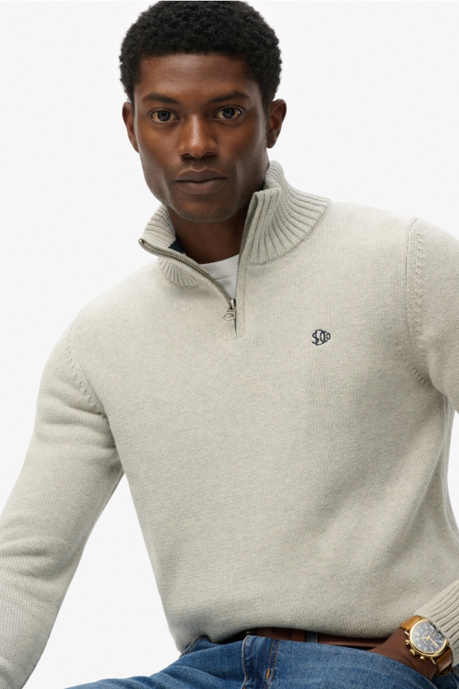 Superdry grijze heren trui | Model vooraanzicht