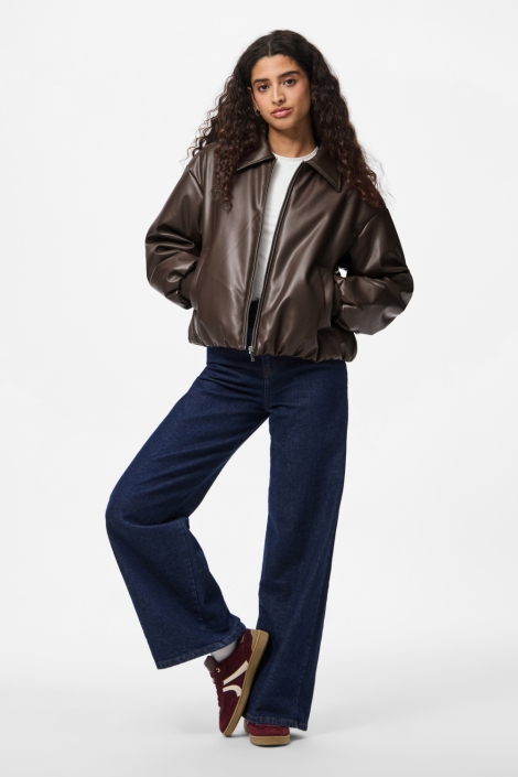 Pieces bruine dames jas | Model vooraanzicht
