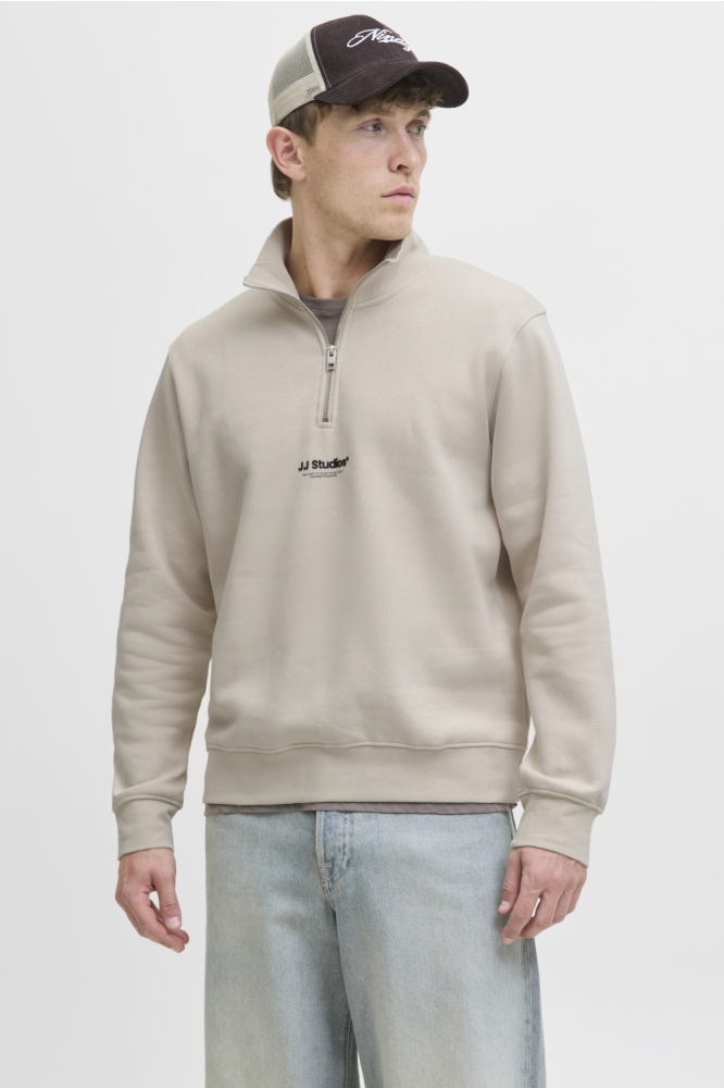 Jack & Jones beige heren sweater | Model vooraanzicht
