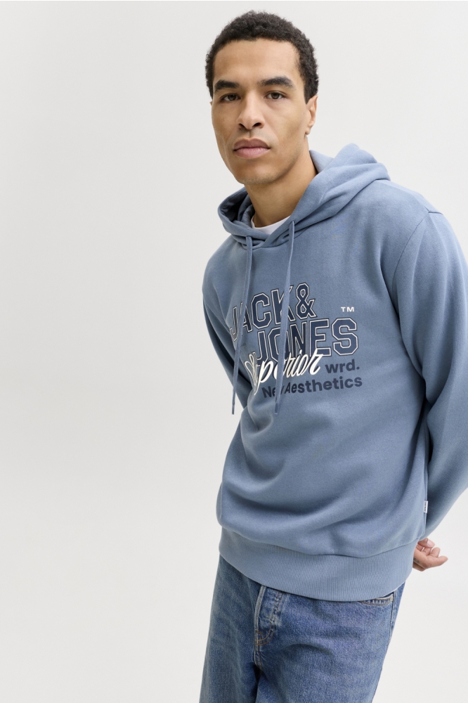 Jack & Jones blauwe heren sweater | Model vooraanzicht