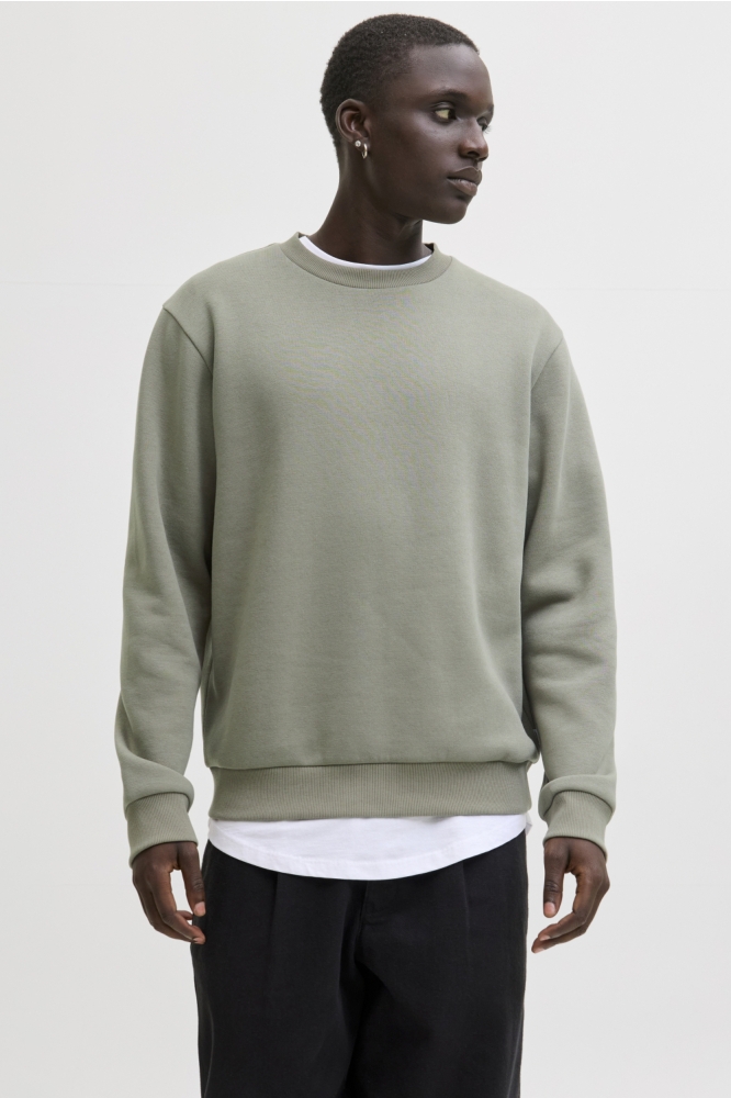 Jack & Jones groene heren sweater | Model vooraanzicht