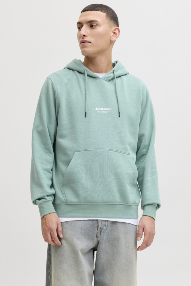 Jack & Jones groene heren sweater | Model vooraanzicht