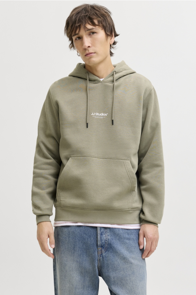 Jack & Jones groene heren sweater | Model vooraanzicht