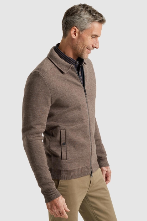 Vanguard bruine heren vest | Model zijaanzicht