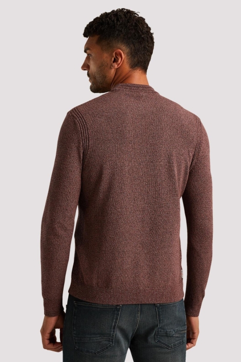 Cast Iron bordeaux heren trui | Model achteraanzicht