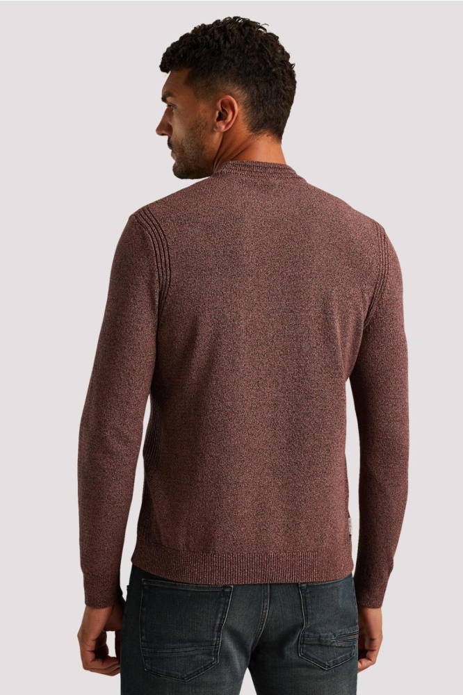 Cast Iron bordeaux heren trui | Model achteraanzicht