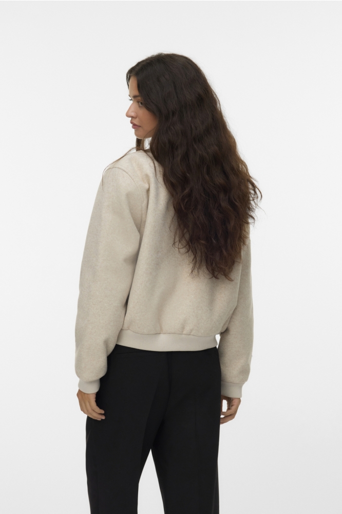 Vero Moda beige dames jas | Model achteraanzicht