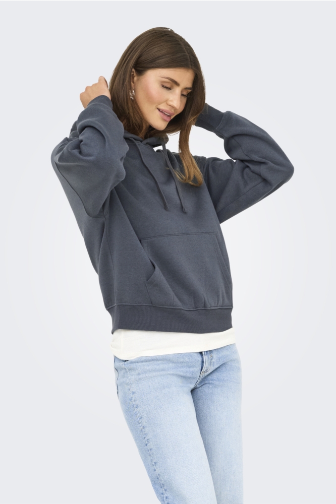 Only blauwe dames sweater | Model vooraanzicht