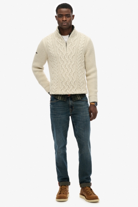 Superdry ecru heren trui | Model vooraanzicht