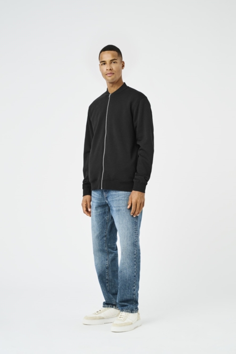 Only & Sons zwarte heren vest | Model vooraanzicht