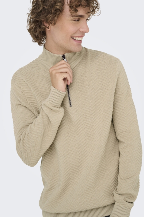 Only & Sons beige heren trui | Model vooraanzicht