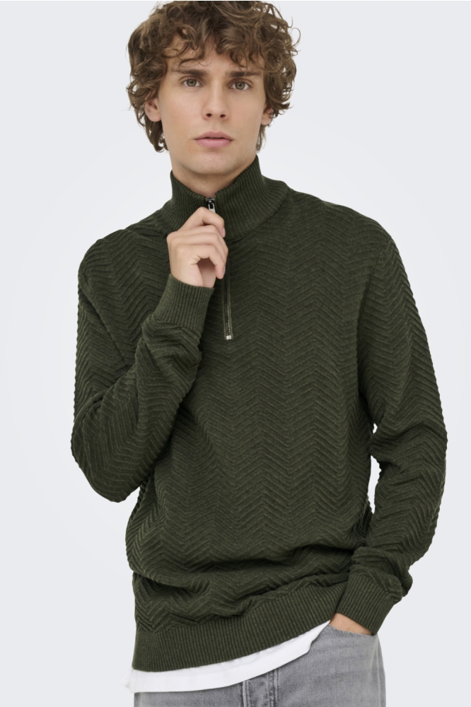Only & Sons groene heren trui | Model vooraanzicht