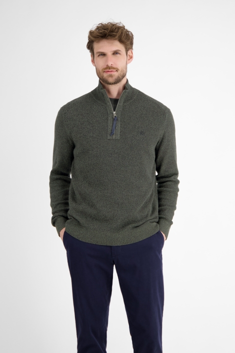 Lerros groene heren trui | Model vooraanzicht