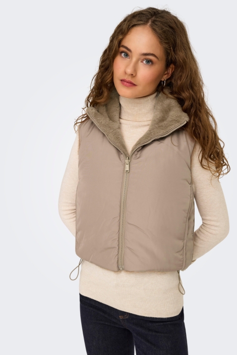 Only taupe dames gilet | Model vooraanzicht