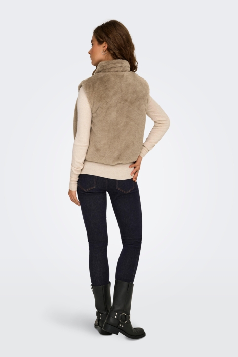 Only taupe dames gilet | Model achteraanzicht