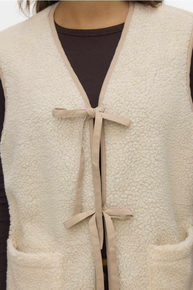Vero Moda beige dames gilet | Close up