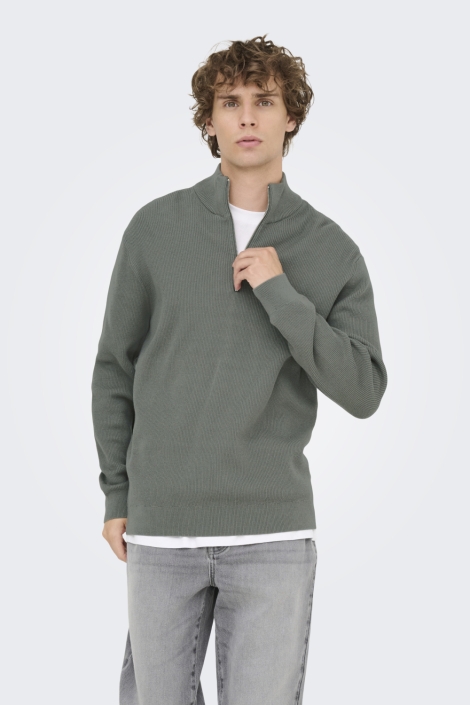 Only & Sons groene heren trui | Model vooraanzicht