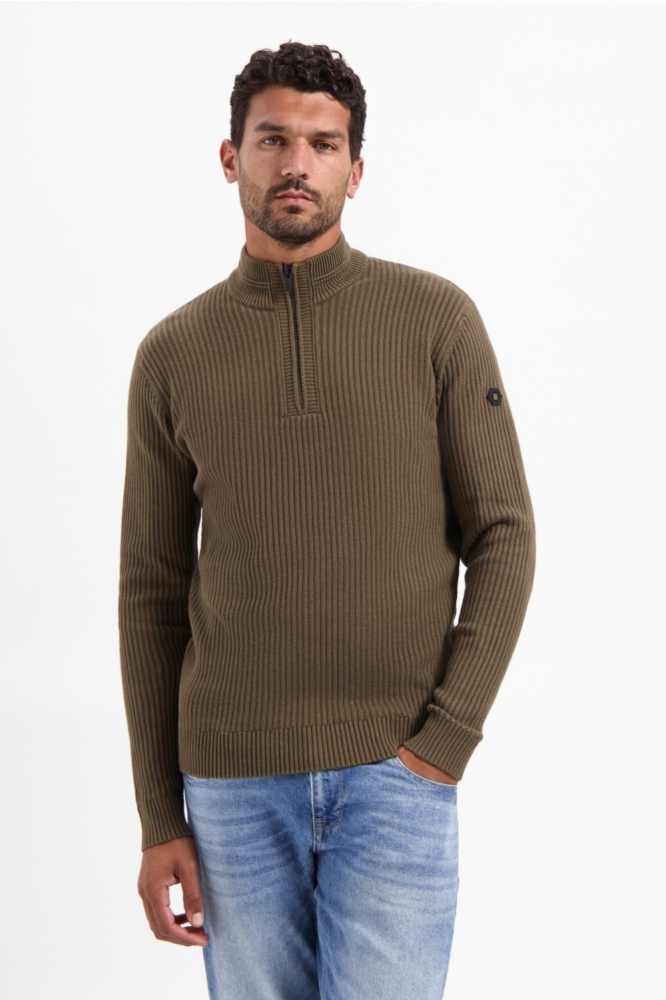 NO-EXCESS taupe heren trui | Model vooraanzicht
